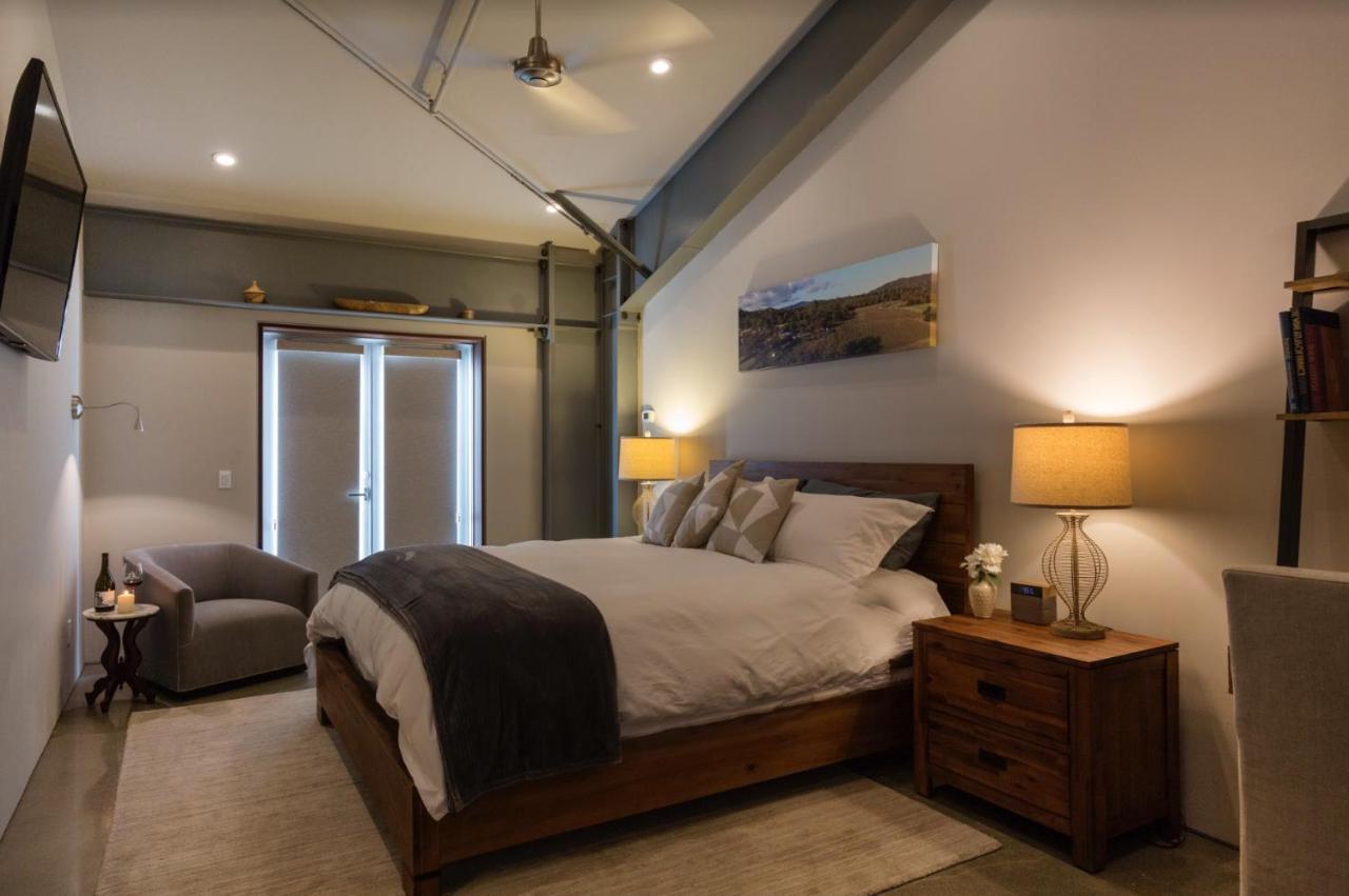 Bed And Barrel At Stonehouse Cellars Bed & Breakfast Clearlake Oaks Exterior photo